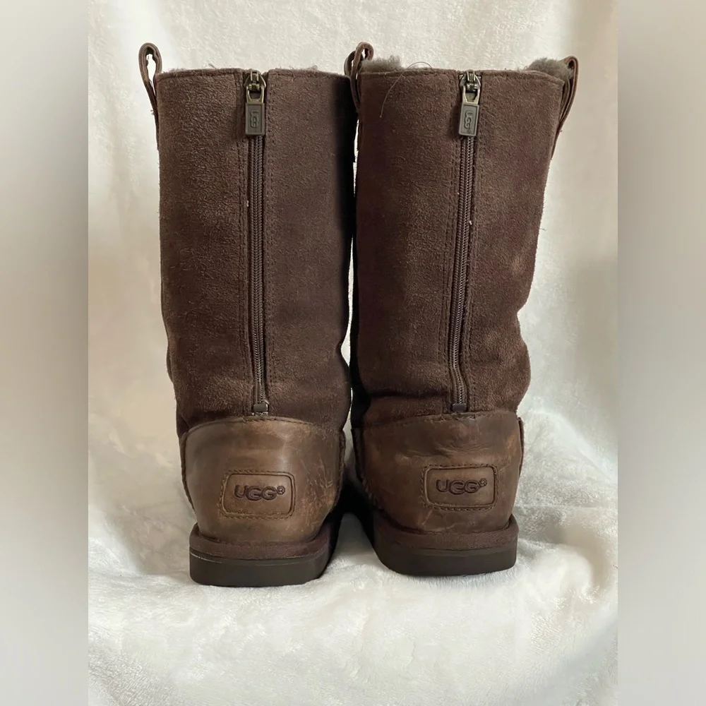 Ugg boots size 5 zip up back brown